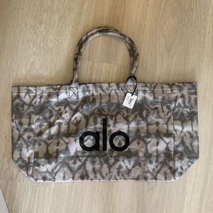 BRAND NEW NEVER USED ALO YOGA TOTE